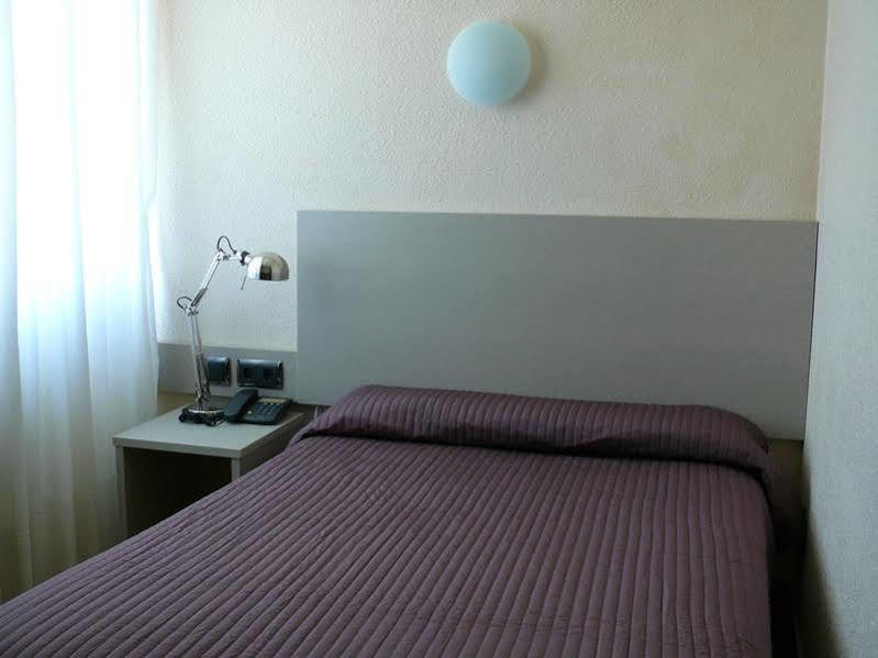 Hotel Los Angeles Guarnizo Zewnętrze zdjęcie