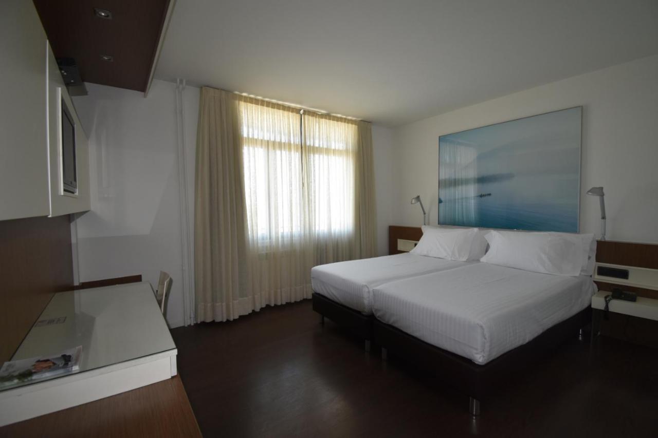 Hotel Los Angeles Guarnizo Zewnętrze zdjęcie