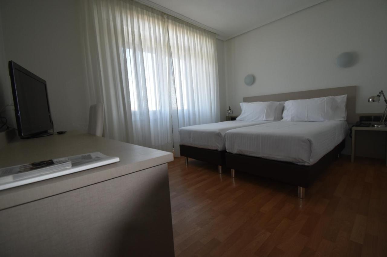 Hotel Los Angeles Guarnizo Zewnętrze zdjęcie