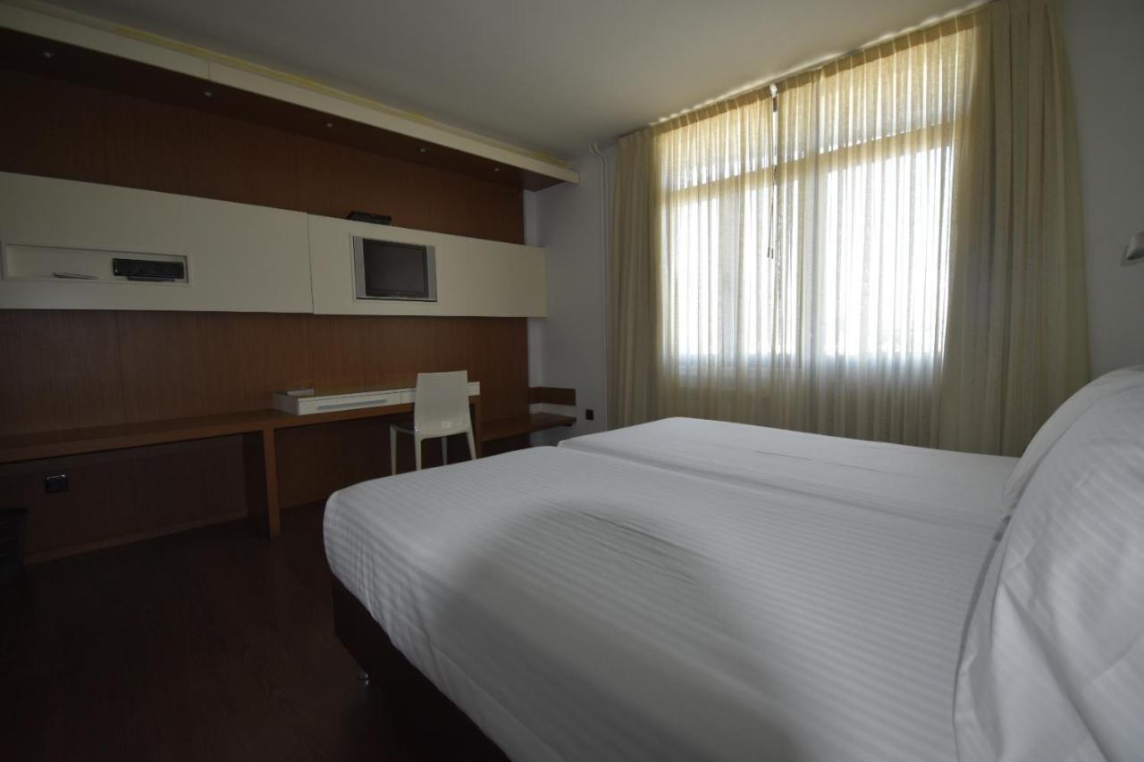 Hotel Los Angeles Guarnizo Zewnętrze zdjęcie